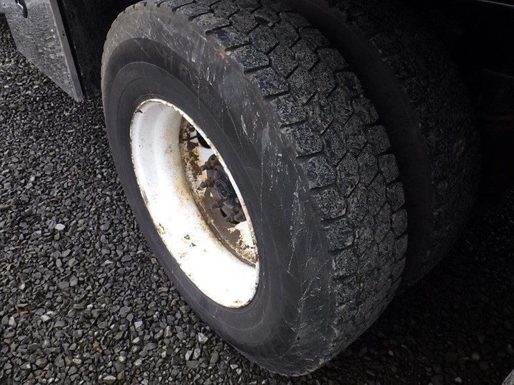 2012-freightliner-cascadia-125-image-65