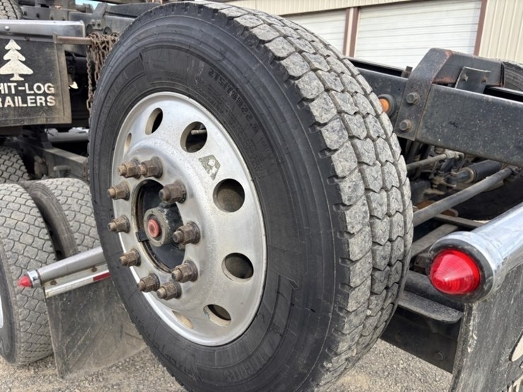 2022-peterbilt-567-image-46