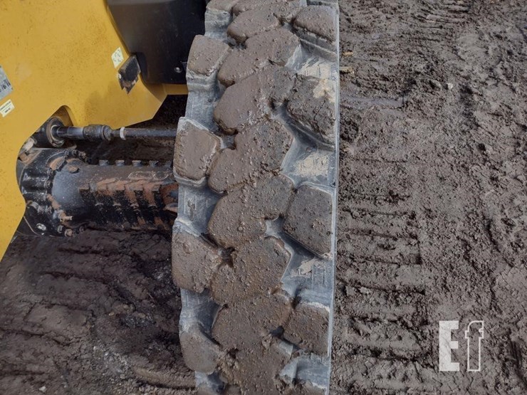 2019-caterpillar-tl1055d-image-21