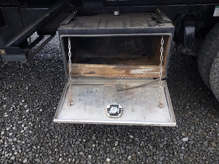 2012-freightliner-cascadia-125-image-35