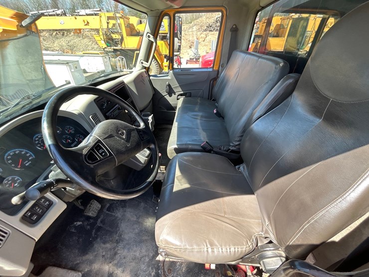 2013-international-durastar-4300-image-74