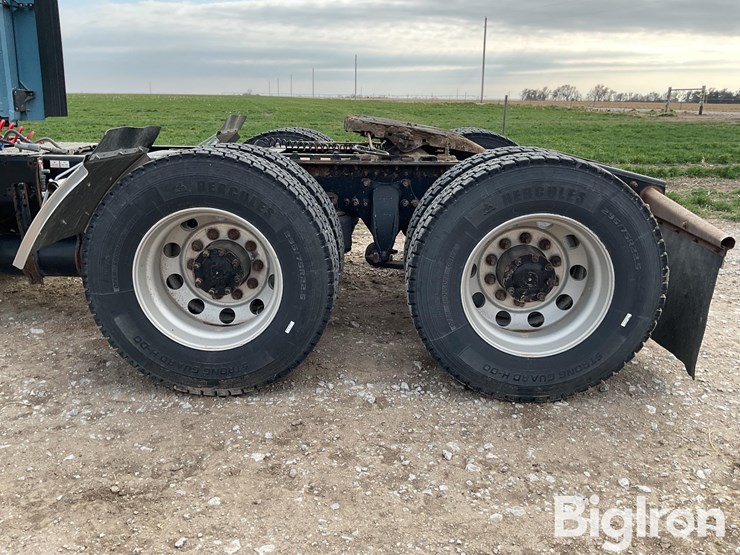 2012-freightliner-cascadia-113-image-17