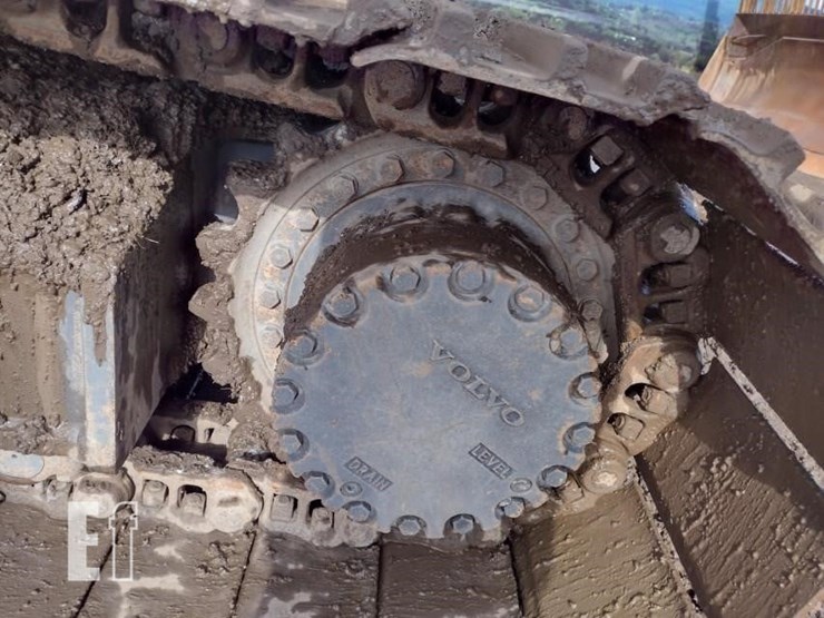 2020-volvo-ec220e-lr-image-32