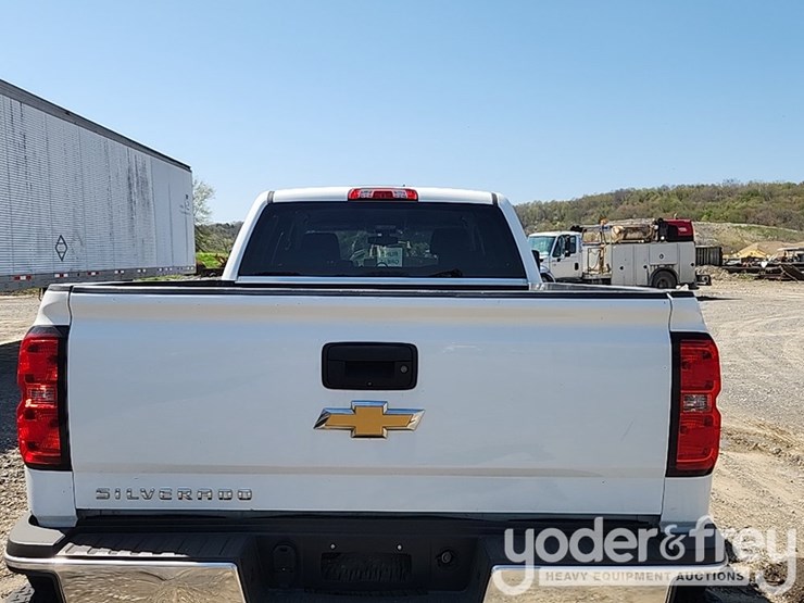 2017-chevrolet-silverado-2500hd-image-16