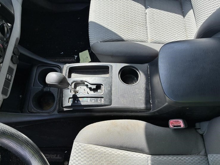 2013-toyota-tacoma-image-17