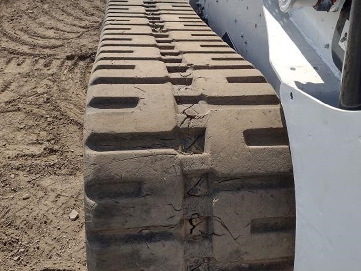 2009-bobcat-t320-image-18