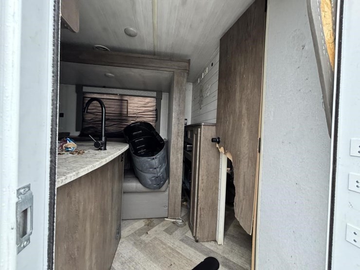 2020-wildwood-wdt282qbxl-ca-travel-trailer-image-25