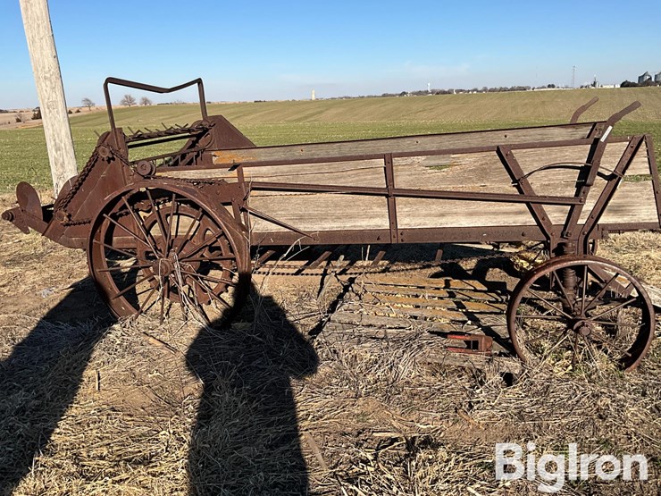 antique-ground-driven-manure-spreader-image-4