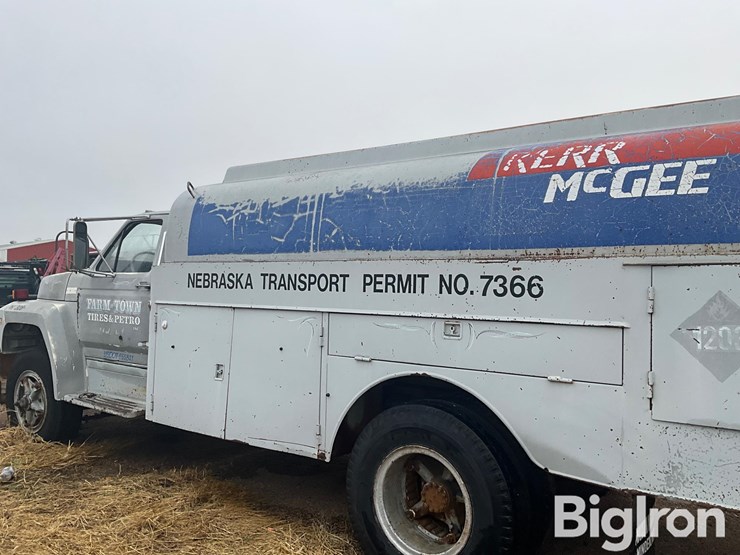 1983-ford-f800-image-8