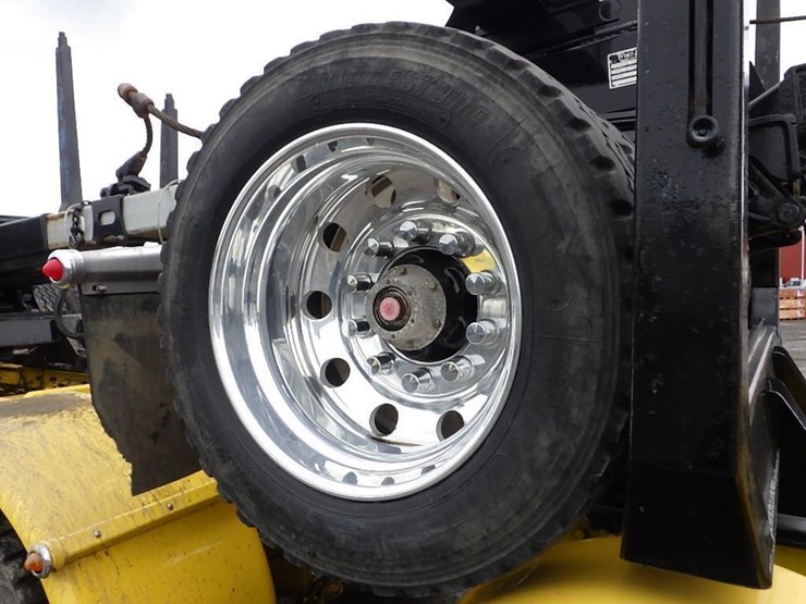 2016-kenworth-w900-image-17