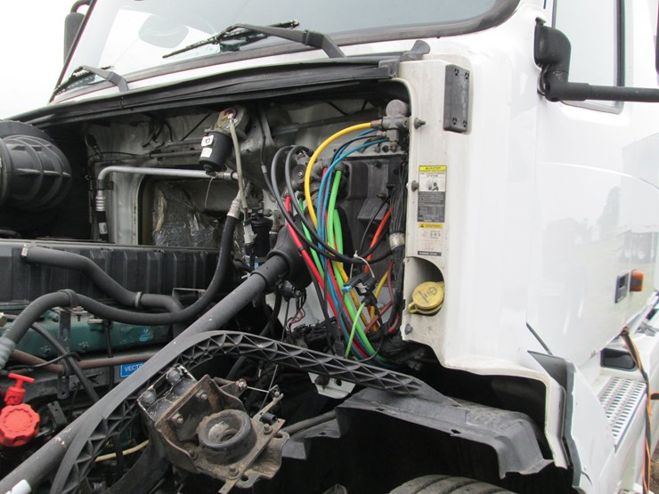 #46184-•-2008-volvo-t/a-sleeper-truck-tractor-4v4nc9gh08n482694-image-33