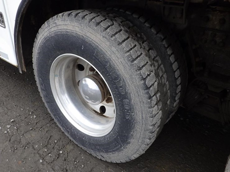 2005-peterbilt-pb330-22'-t/a-fuel-lube-truck-image-55