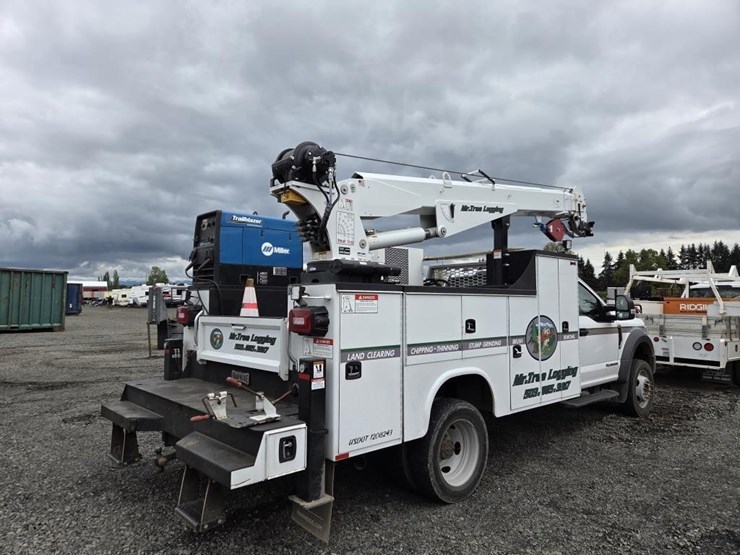 2022-ford-f550-image-3