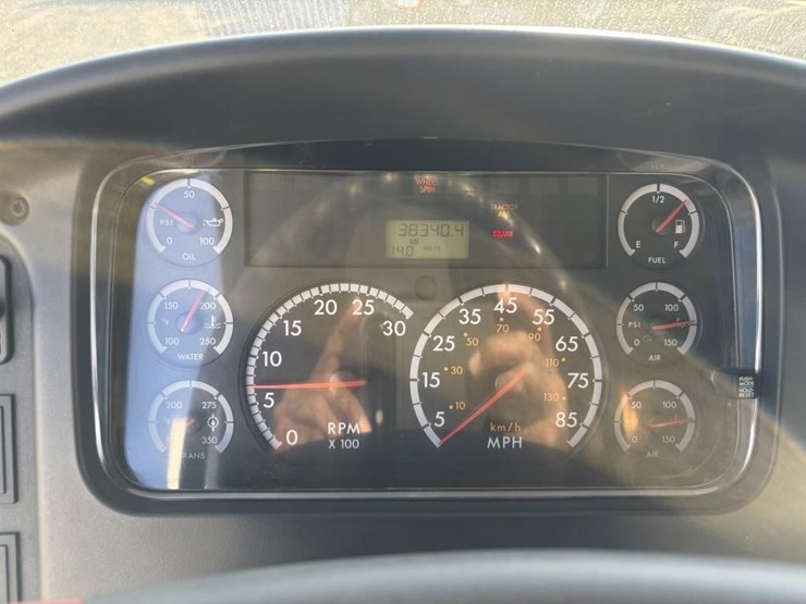 2012-freightliner-m2-s/a-mechanics-truck-image-13