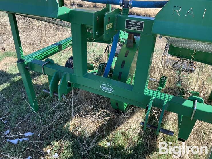 rain-flo-1200-3-pt-vegetable-transplanter-image-9