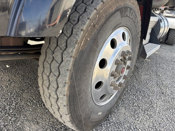 2013-kenworth-t800-image-9