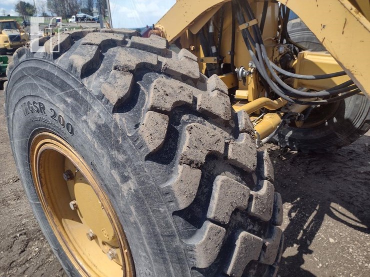 2010-caterpillar-120m-image-21