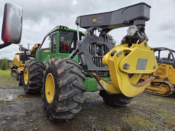 2022-deere-648l-image-4