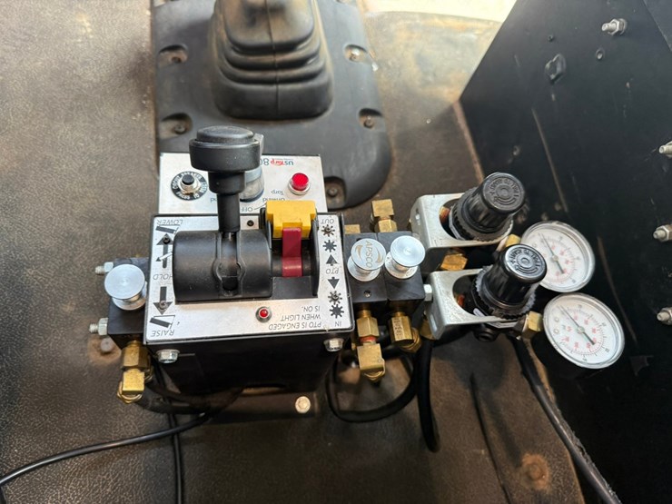 2015-peterbilt-579-image-58