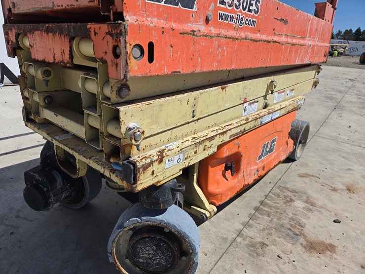 2017-jlg-1930es-image-9