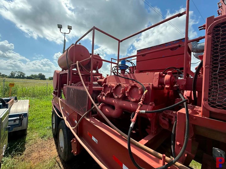western-rough-rider-1000-hp-10k-triplex-double-pump-trailer-image-5