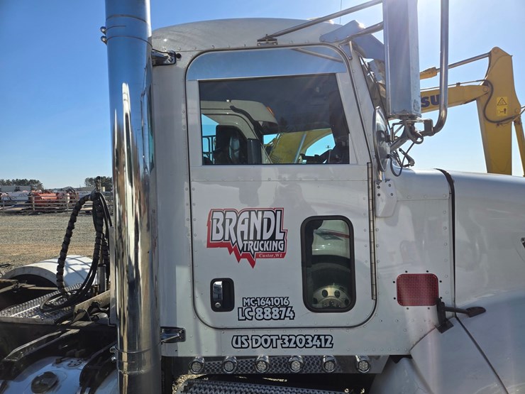 2013-peterbilt-386-image-14