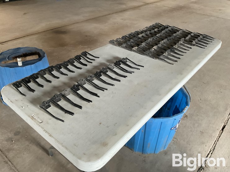 rake-up,-macdon-poly-pickup-header-teeth-image-3