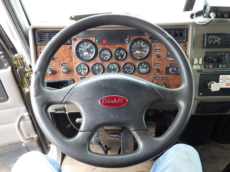 2005-peterbilt-pb330-22'-t/a-fuel-lube-truck-image-68