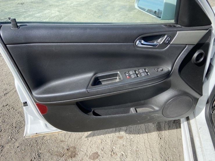 2011-chevrolet-impala-sedan-image-21