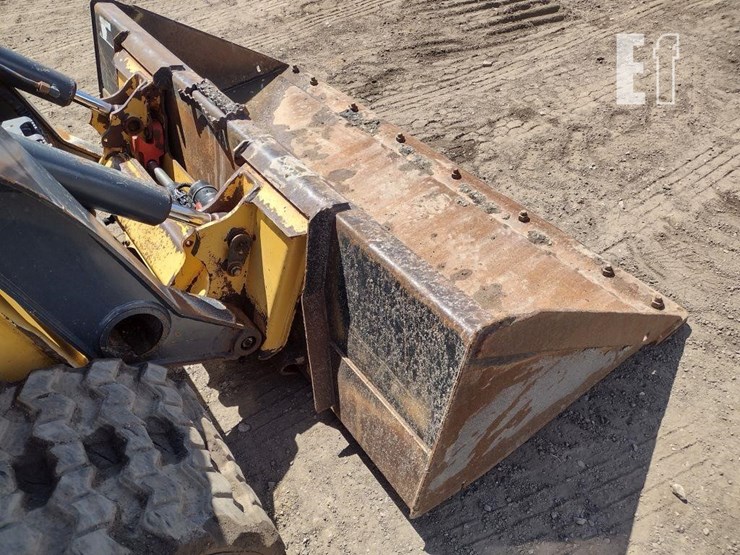 2023-deere-325g-image-21