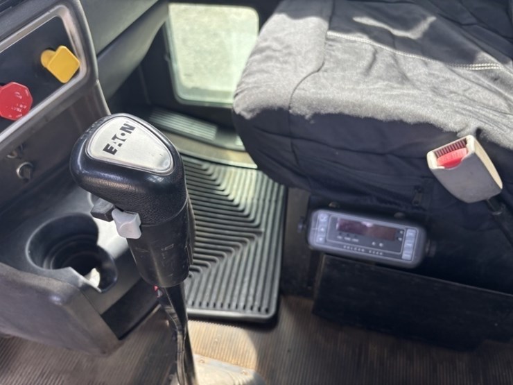 2013-kenworth-t800-image-34