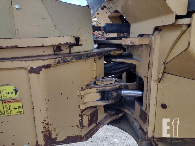 2011-caterpillar-525c-image-24