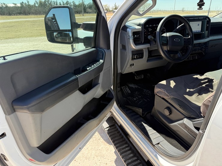 2023-ford-f250-image-13