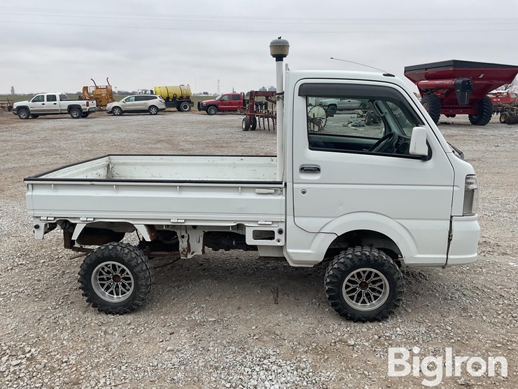 2019-suzuki-ebd-0da16t-4x4-mini-pickup-image-4