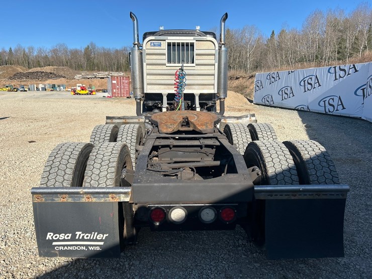 peterbilt-388-image-4