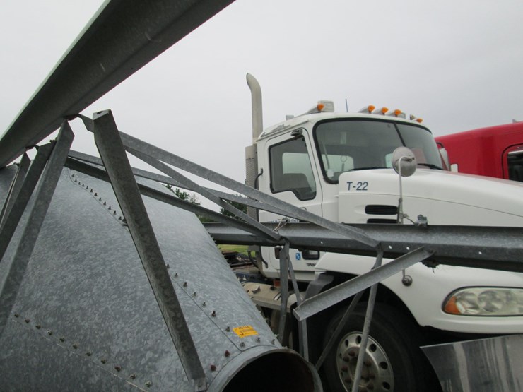 #46186-•-over-head-feed-bin-image-9