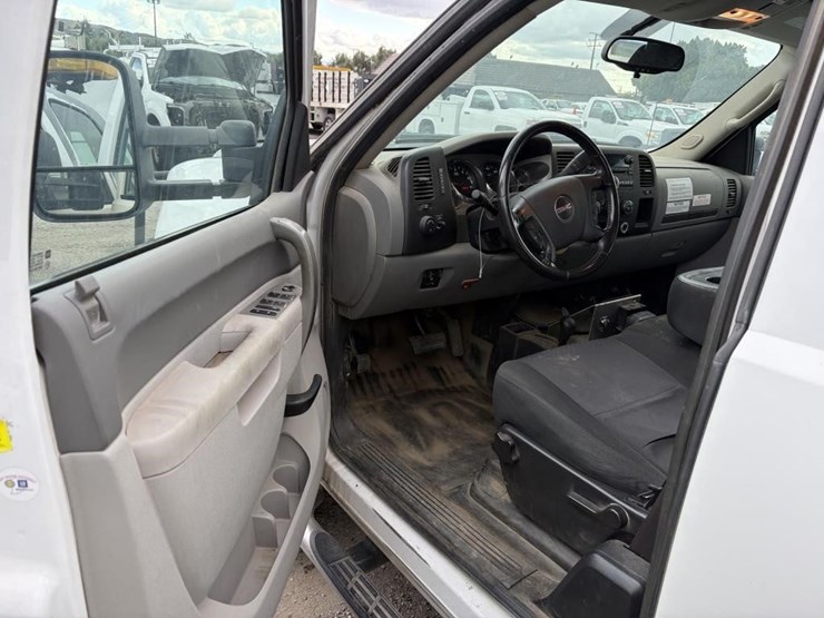 2012-gmc-sierra-2500-image-12