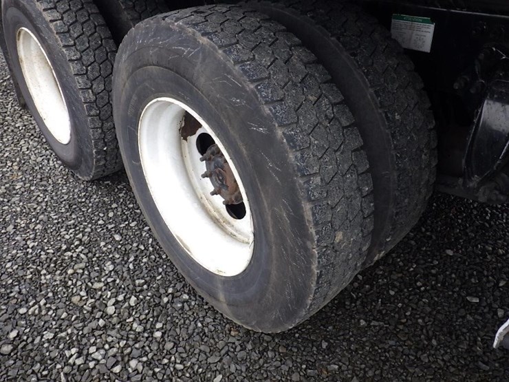 2012-freightliner-cascadia-125-image-24