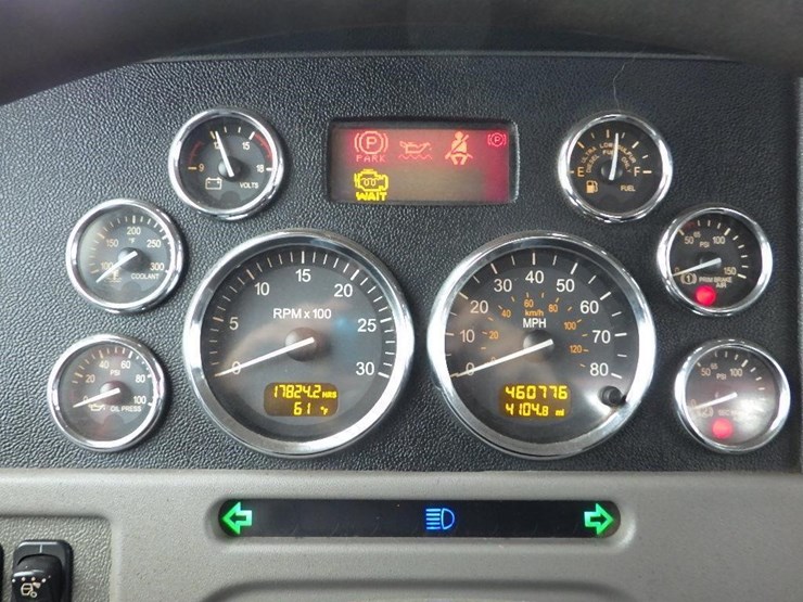 2016-peterbilt-3-axle-logging-truck-image-81