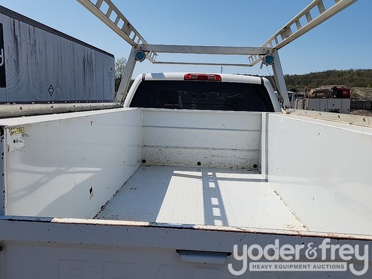 2016-chevrolet-silverado-3500hd-image-17