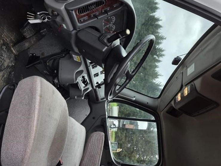 2020-freightliner-m2-crew-cab-chipper-dump-truck-image-7