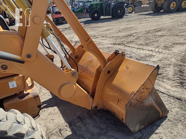 case-580m-turbo-image-22