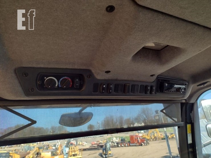 2019-caterpillar-745-image-9