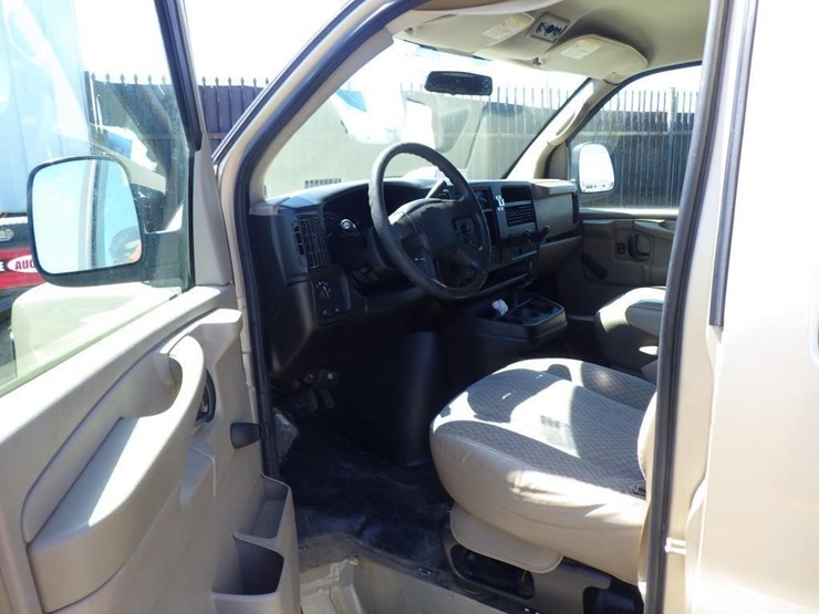 2006-chevrolet-express-3500-image-5