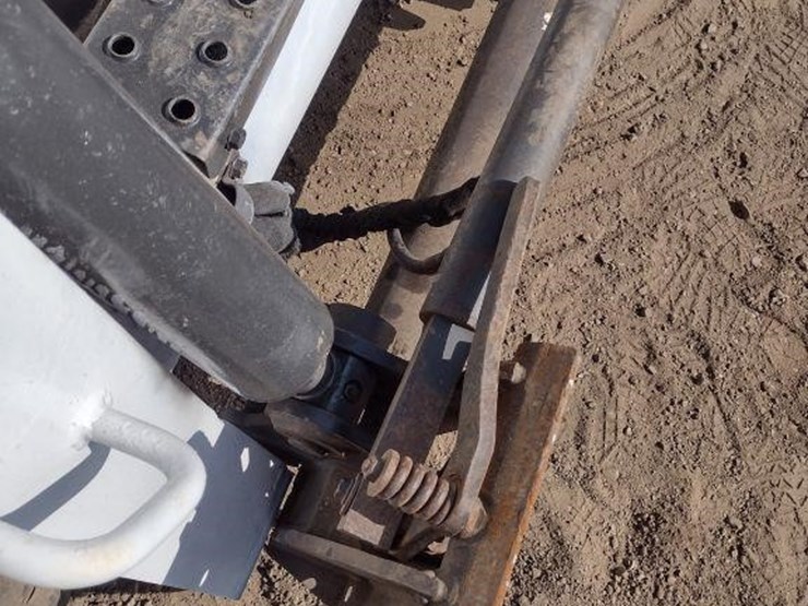 2009-bobcat-t320-image-21