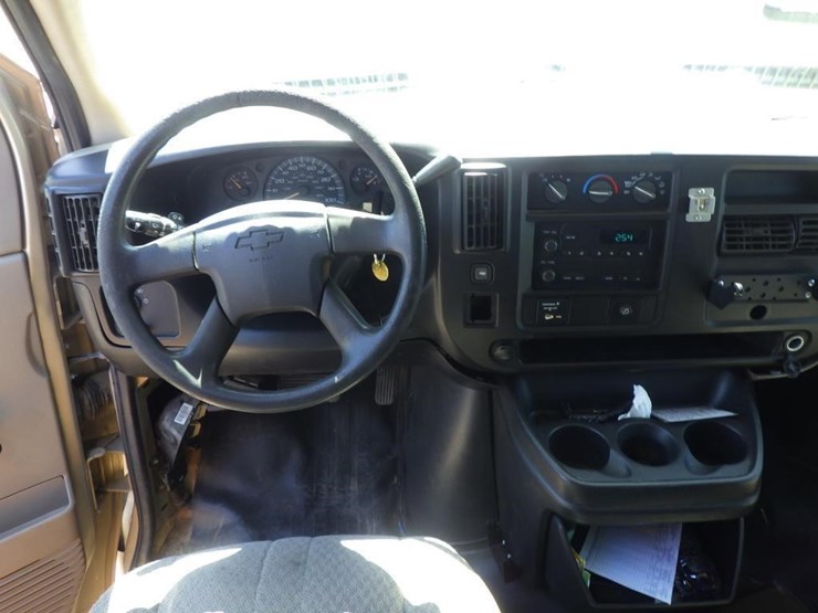2006-chevrolet-express-3500-image-9
