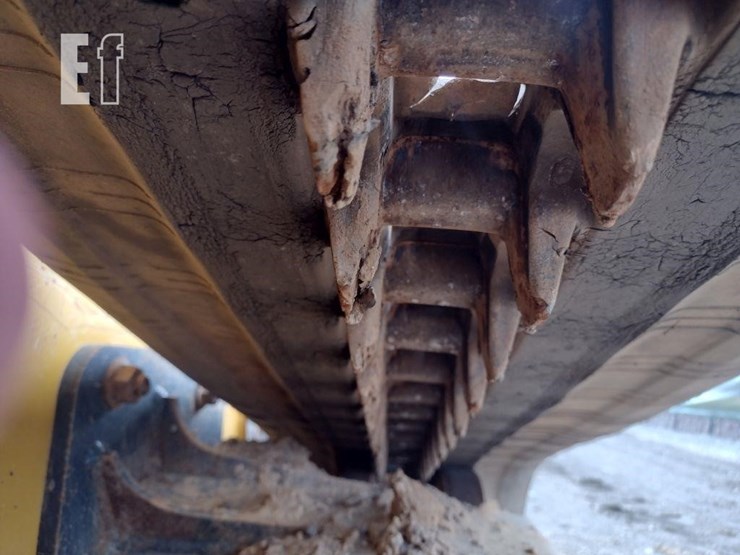 2020-deere-331g-image-23