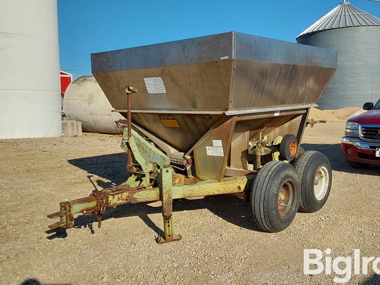tyler-t/a-pull-type-fertilizer-spreader-image-1
