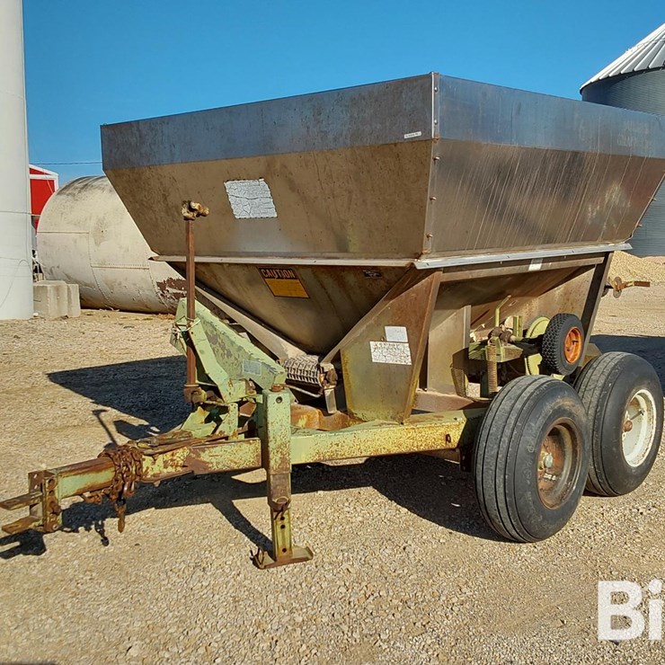 Tyler T/A Pull-Type Fertilizer Spreader