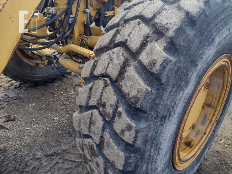 2010-caterpillar-120m-image-30